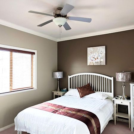 V.I.P. Club Apartment Surrey Luaran gambar