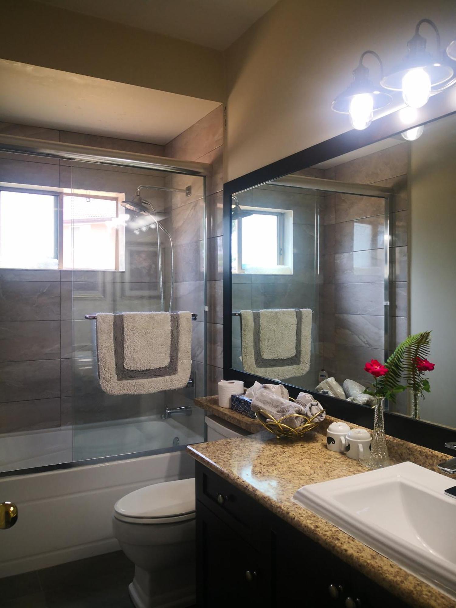 V.I.P. Club Apartment Surrey Bilik gambar